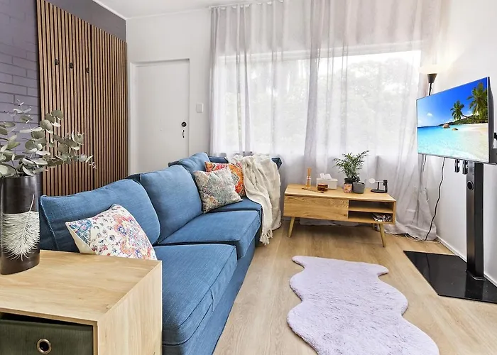 Charming 2-Bed Near River & City
